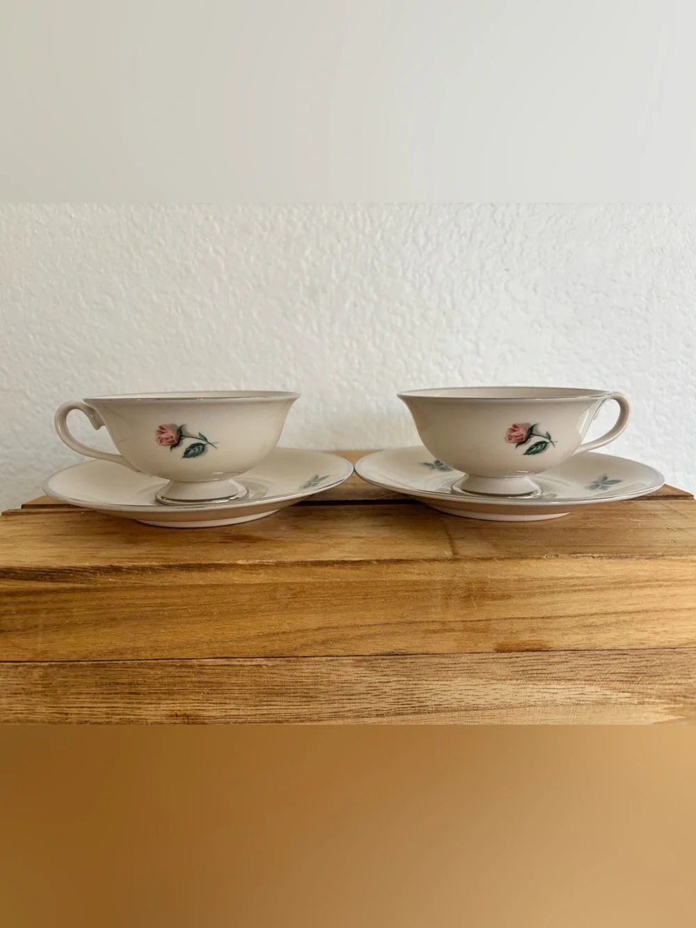 Fleetwood Fine China 4-Piece Tea Cups & Saucers Set